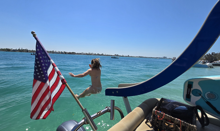 Viewing boat tour highlights through gallery image showcase